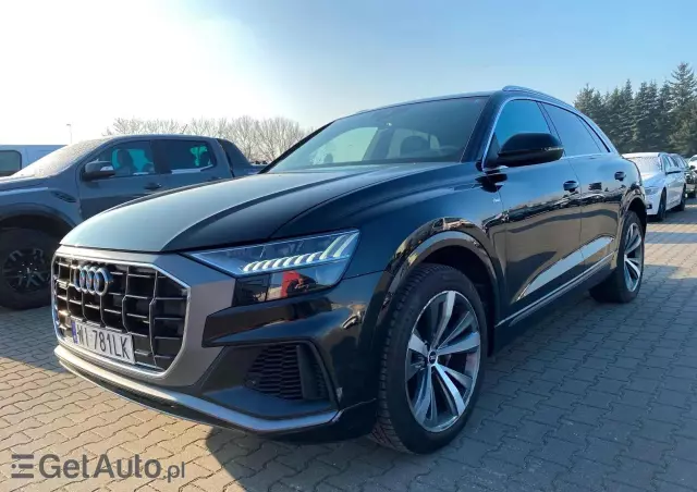 AUDI Q8 