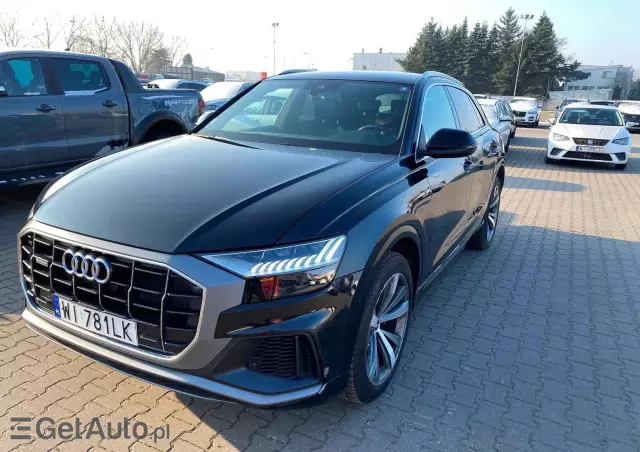 AUDI Q8 