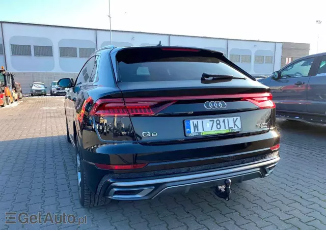 AUDI Q8 