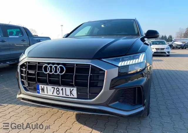 AUDI Q8 