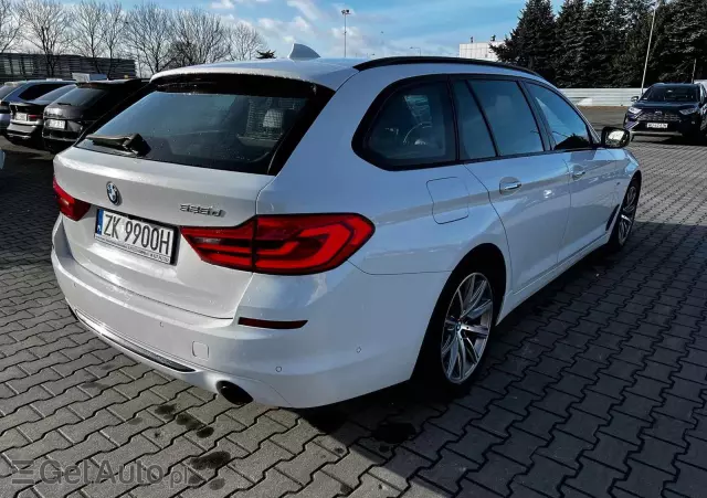 BMW Seria 5  525d Touring Sport Line