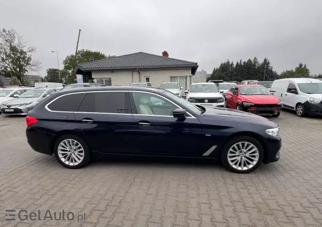 BMW Seria 5  520d xDrive Luxury Line