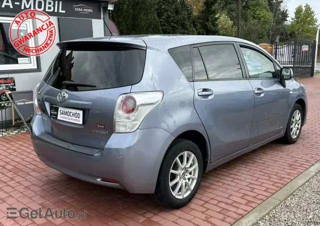 TOYOTA Verso 