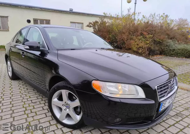 VOLVO S80 