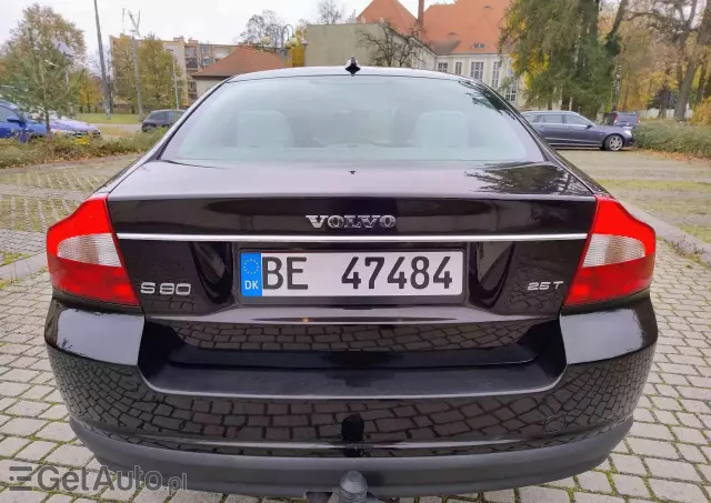 VOLVO S80 