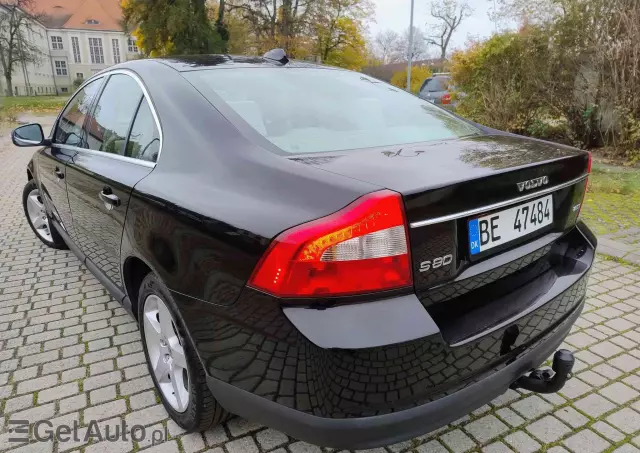 VOLVO S80 