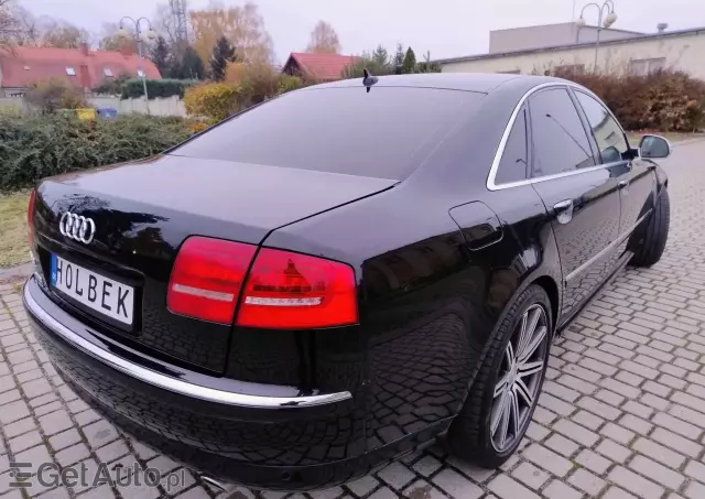 AUDI A8 