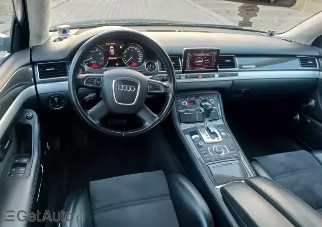 AUDI S8 