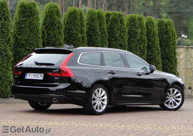 VOLVO V90 D4 Momentum Pro