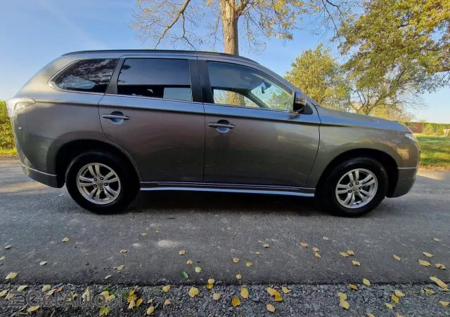 MITSUBISHI Outlander 2.0 2WD Invite