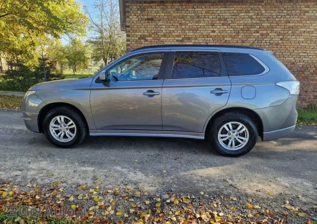 MITSUBISHI Outlander 2.0 2WD Invite