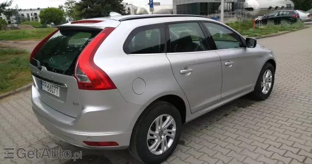 VOLVO XC 60 D3 Drive-E Momentum