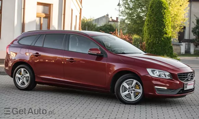 VOLVO V60 D4 Drive-E Dynamic Edition (Momentum)