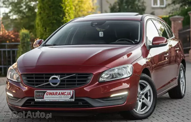 VOLVO V60 D4 Drive-E Dynamic Edition (Momentum)