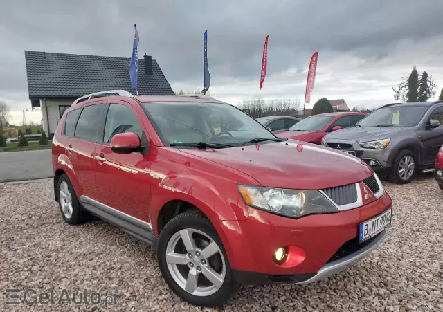 MITSUBISHI Outlander 2.4 4WD CVT Intense