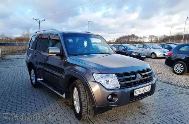 MITSUBISHI Pajero 