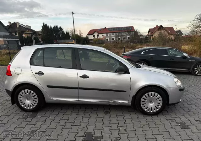 VOLKSWAGEN Golf 1.6 FSI Trendline