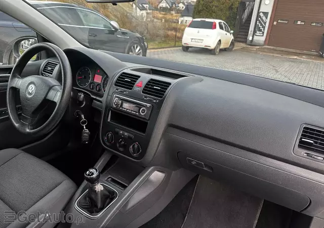 VOLKSWAGEN Golf 1.6 FSI Trendline