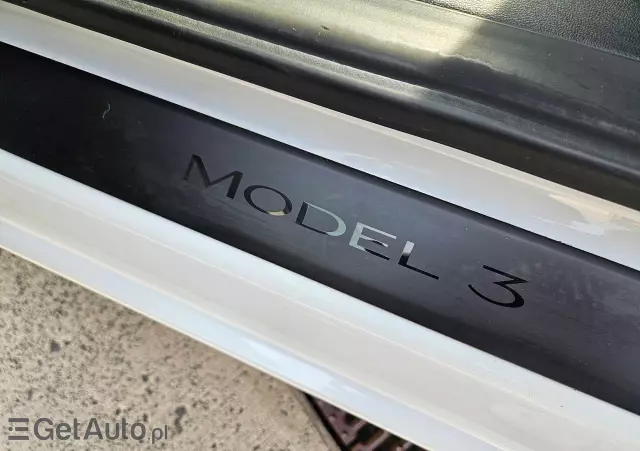 TESLA Model 3 Langstreckenbatterie Allradantrieb Dual Motor Performance