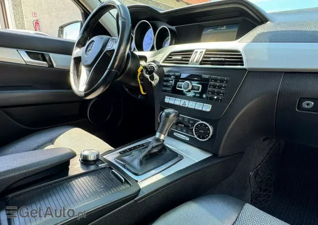 MERCEDES-BENZ Klasa C 220 T CDI DPF Automatik BlueEFFICIENCY Avantgarde