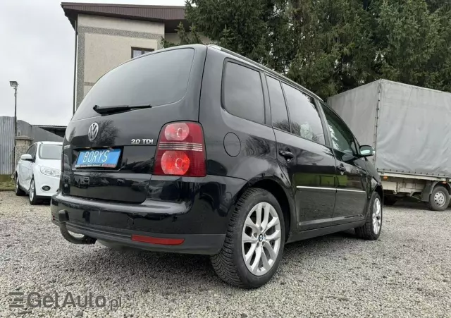 VOLKSWAGEN Touran 