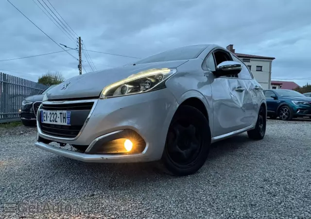 PEUGEOT 208 82 PureTech Style