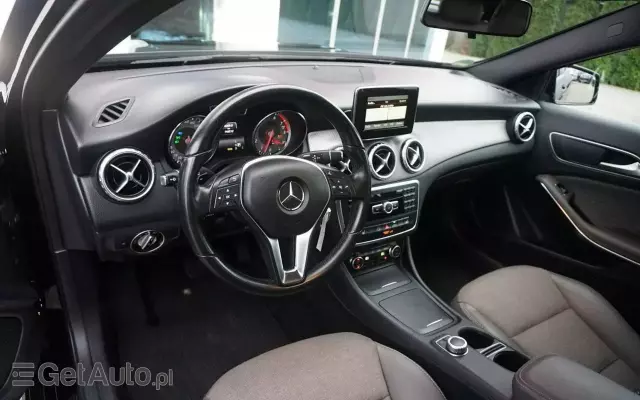 MERCEDES-BENZ GLA 200 7G-DCT Style