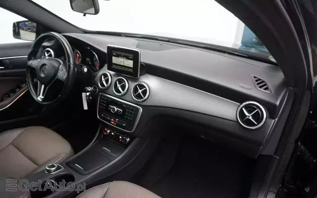 MERCEDES-BENZ GLA 200 7G-DCT Style