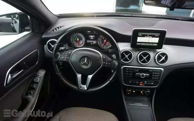 MERCEDES-BENZ GLA 200 7G-DCT Style