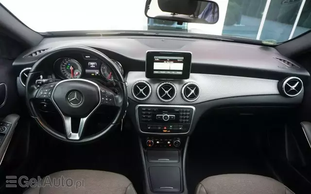 MERCEDES-BENZ GLA 200 7G-DCT Style