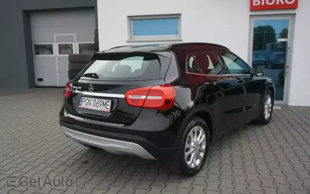 MERCEDES-BENZ GLA 200 7G-DCT Style