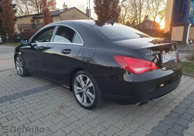 MERCEDES-BENZ CLA 200 Peak Edition