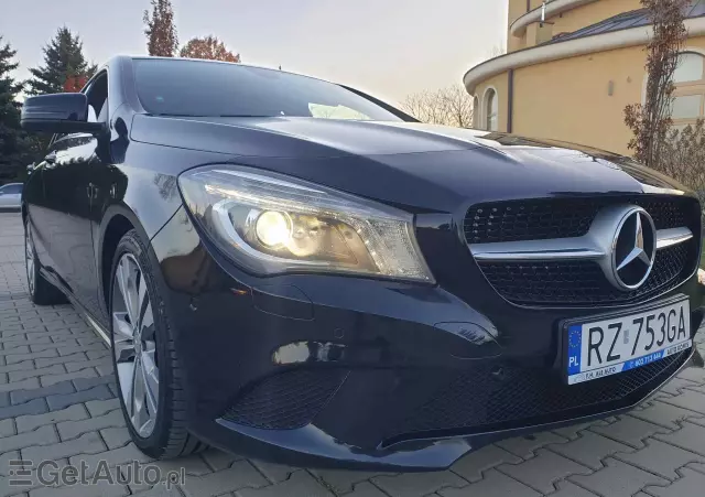 MERCEDES-BENZ CLA 200 Peak Edition