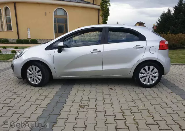 KIA Rio 1.1 CRDI Dream Team Edition