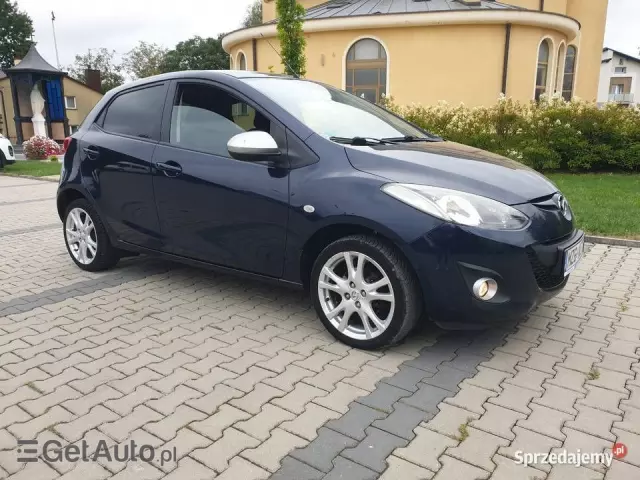 MAZDA 2 