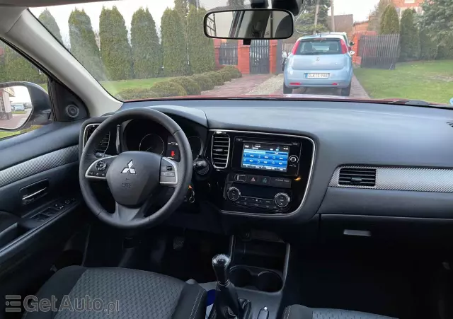 MITSUBISHI Outlander 2.0 2WD Invite