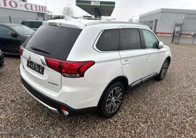 MITSUBISHI Outlander 2.0 2WD CVT Diamant Edition