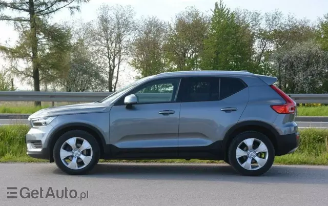 VOLVO XC 40 D3 Momentum Pro