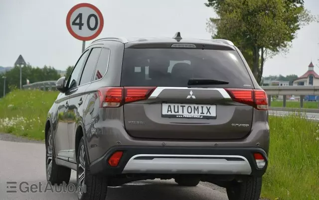 MITSUBISHI Outlander 2.2 DI-D Instyle SDA 4WD