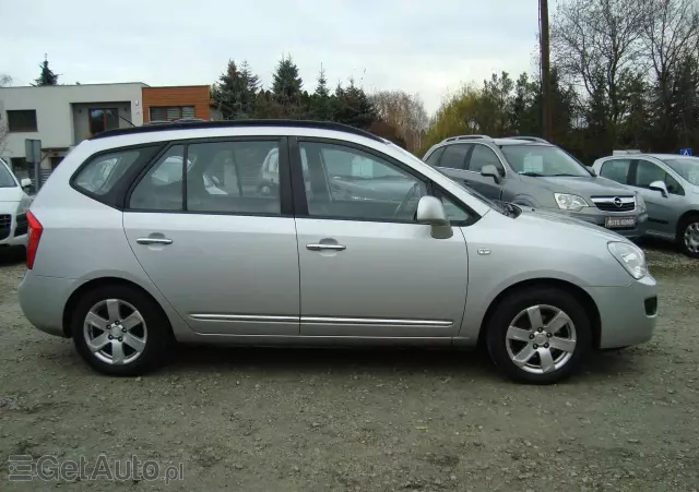 KIA Carens 