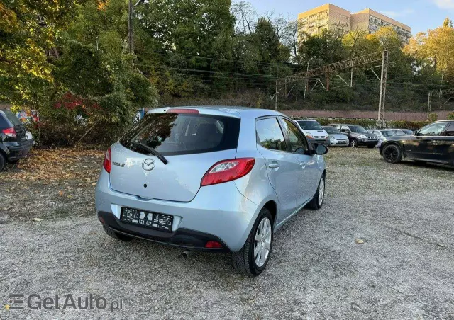 MAZDA 2 