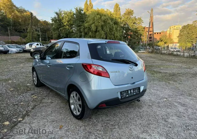 MAZDA 2 