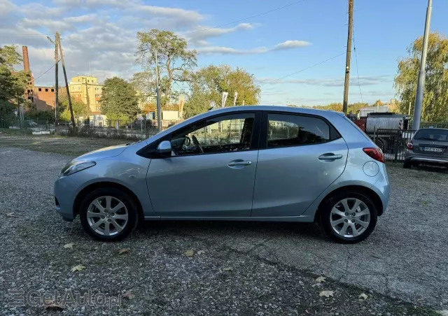 MAZDA 2 