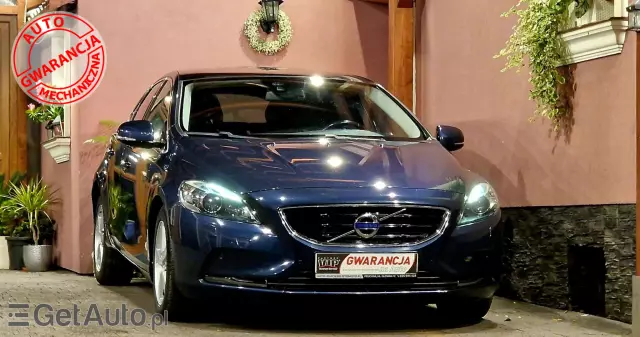 VOLVO V40 D4 Momentum