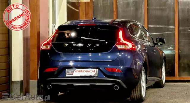 VOLVO V40 D4 Momentum