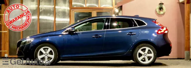 VOLVO V40 D4 Momentum