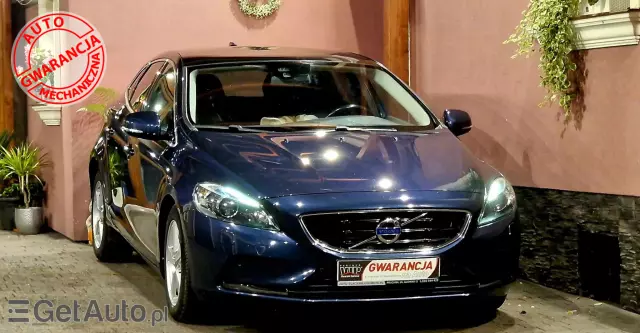 VOLVO V40 D4 Momentum