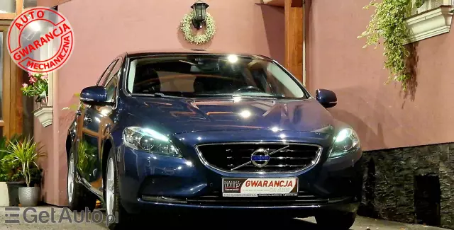 VOLVO V40 D4 Momentum