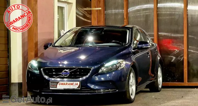 VOLVO V40 D4 Momentum