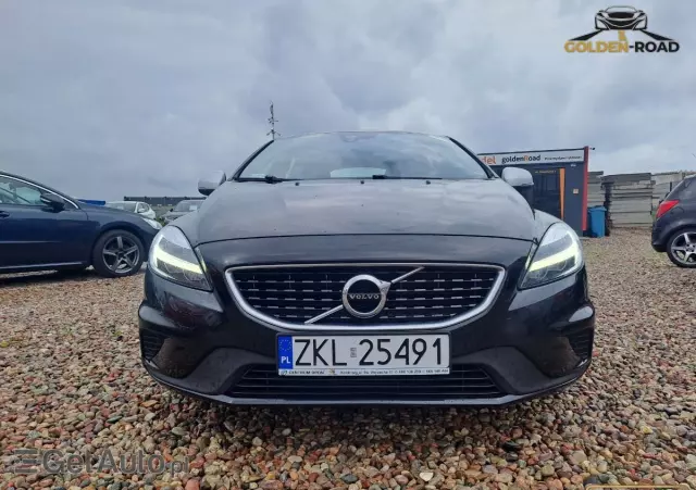 VOLVO V40 